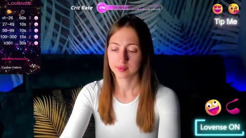 Snapshot of christycrayme chatting on 09/17/25, 10:22 ChristyCrayme online show from 09/17/25, 10:22