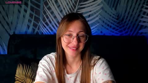 Snapshot of christycrayme chatting on 10/13/25, 03:39 ChristyCrayme online show from 10/13/25, 03:39