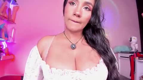 Snapshot of christymilk1 chatting on 11/19/25, 12:43 christy online show from 11/19/25, 12:43