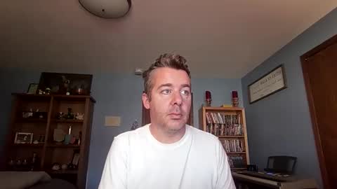 Snapshot of chrisw8121 chatting on 11/14/25, 05:22 chrisw8121 online show from 11/14/25, 05:22