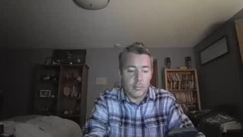 Snapshot of chrisw8121 chatting on 11/15/25, 05:27 chrisw8121 online show from 11/15/25, 05:27