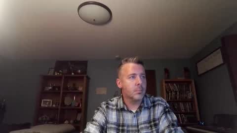 Snapshot of chrisw8121 chatting on 11/25/25, 08:03 chrisw8121 online show from 11/25/25, 08:03