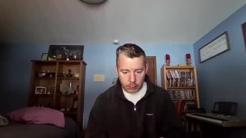 Snapshot of chrisw8121 chatting on 12/03/25, 04:05 chrisw8121 online show from 12/03/25, 04:05