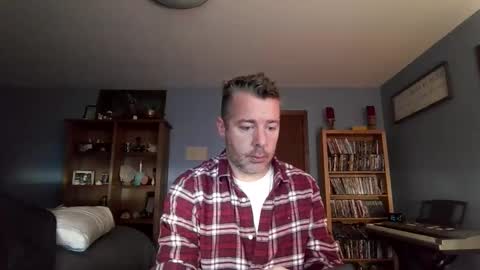 Snapshot of chrisw8121 chatting on 12/04/25, 04:05 chrisw8121 online show from 12/04/25, 04:05