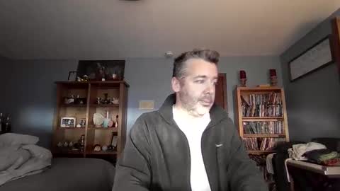 Snapshot of chrisw8121 chatting on 12/14/25, 05:18 chrisw8121 online show from 12/14/25, 05:18