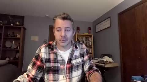 Snapshot of chrisw8121 chatting on 12/16/25, 05:23 chrisw8121 online show from 12/16/25, 05:23