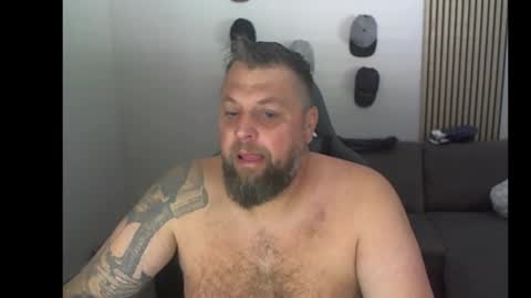 Snapshot of chrizz80 chatting on 10/18/25, 08:26 Chrizz online show from 10/18/25, 08:26