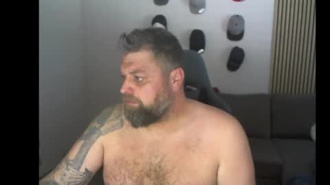 Snapshot of chrizz80 chatting on 11/15/25, 08:55 Chrizz online show from 11/15/25, 08:55