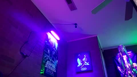 Snapshot of chronicvibez chatting on 12/17/25, 08:20 chronicvibez online show from 12/17/25, 08:20