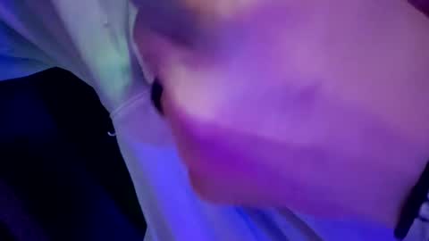 Snapshot of chronicvibez chatting on 03/01/26, 01:02 chronicvibez online show from 03/01/26, 01:02