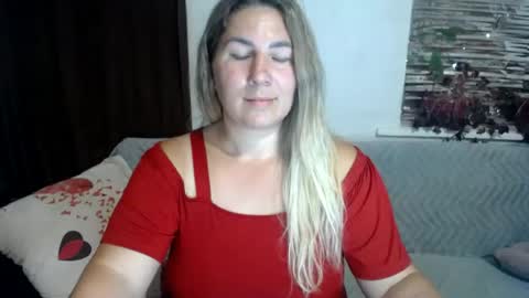 Snapshot of chrystalbella chatting on 07/09/26, 06:23 Diana online show from 07/09/26, 06:23