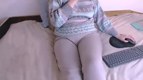 Maia online show from 11/27/25, 07:49