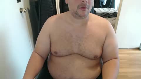 Snapshot of chubbyvix chatting on 10/16/25, 04:08 AstorYvr online show from 10/16/25, 04:08