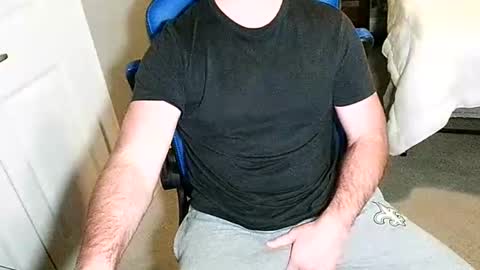 Snapshot of chuck0781 chatting on 10/18/25, 06:52 chuck online show from 10/18/25, 06:52