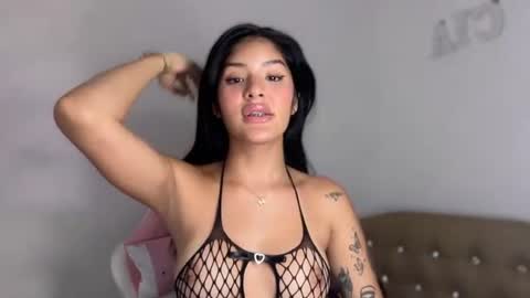 Snapshot of ciaxxxmendez chatting on 06/11/26, 03:43 ciaxxmendezz online show from 06/11/26, 03:43