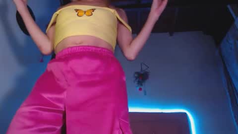 Snapshot of cicimom chatting on 02/15/26, 04:20 cicimom online show from 02/15/26, 04:20