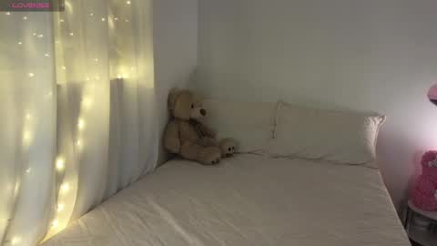 Mia online show from 01/12/25, 03:49