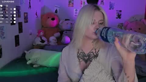 Snapshot of cigaretteduringsex chatting on 11/19/25, 11:10 Helen and Teya online show from 11/19/25, 11:10