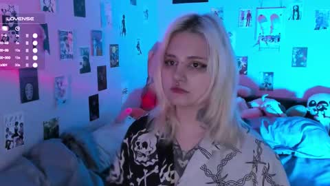 Snapshot of cigaretteduringsex chatting on 11/23/25, 01:22 Helen and Teya online show from 11/23/25, 01:22