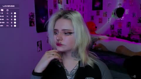 Snapshot of cigaretteduringsex chatting on 12/01/25, 10:20 Helen and Teya online show from 12/01/25, 10:20