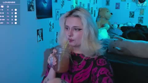 Snapshot of cigaretteduringsex chatting on 12/02/25, 11:26 Helen and Teya online show from 12/02/25, 11:26