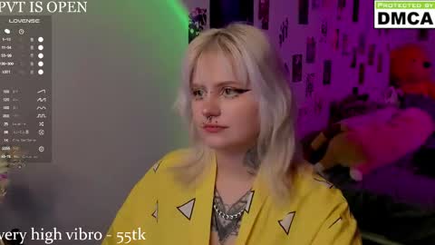 Snapshot of cigaretteduringsex chatting on 01/16/26, 03:49 Helen and Teya online show from 01/16/26, 03:49