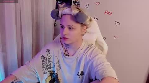 Snapshot of cigaretteduringsex chatting on 03/01/26, 05:20 Helen and Teya online show from 03/01/26, 05:20