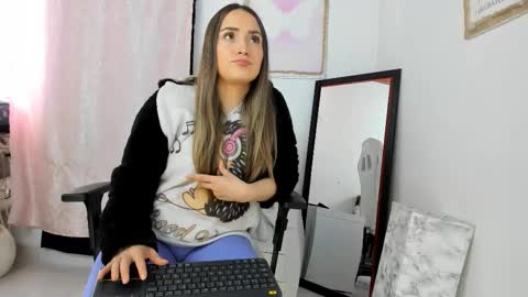 Snapshot of ciindy_lovee chatting on 03/15/26, 02:01 Ciindy Lovers online show from 03/15/26, 02:01