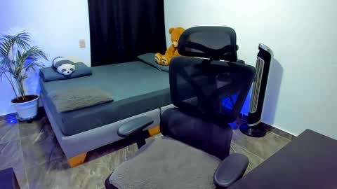 Luna and Sebas  online show from 09/16/25, 12:00