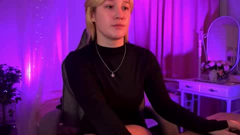 Snapshot of cinbellamy chatting on 10/29/25, 05:42 Cin Bellamy online show from 10/29/25, 05:42