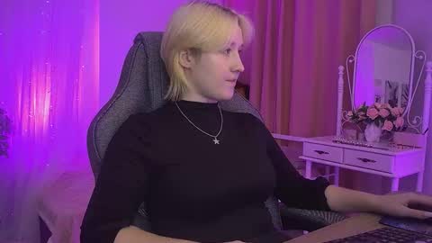 Snapshot of cinbellamy chatting on 11/02/25, 06:27 Cin Bellamy online show from 11/02/25, 06:27