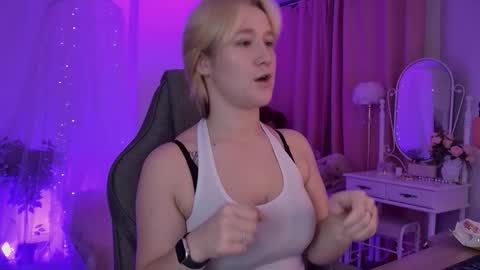 Snapshot of cinbellamy chatting on 11/05/25, 05:07 Cin Bellamy online show from 11/05/25, 05:07