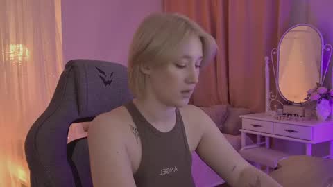 Snapshot of cinbellamy chatting on 03/17/26, 06:50 Cin Bellamy online show from 03/17/26, 06:50