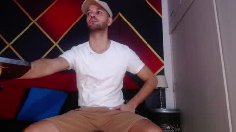 Snapshot of cindyandcarlo chatting on 01/12/25, 01:05 CindyandCarlo online show from 01/12/25, 01:05