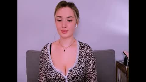 Snapshot of cindyprettywomen chatting on 04/23/26, 05:37 cindyprettywomen online show from 04/23/26, 05:37