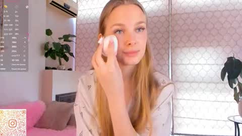 Snapshot of cindyreming chatting on 10/09/25, 06:11 Im Cindy online show from 10/09/25, 06:11