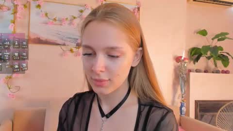Snapshot of cindyreming chatting on 10/19/25, 06:14 Im Cindy online show from 10/19/25, 06:14