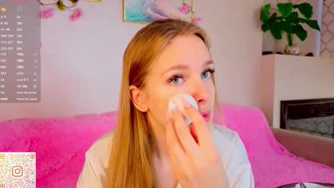 Snapshot of cindyreming01 chatting on 10/05/25, 06:23 indy online show from 10/05/25, 06:23