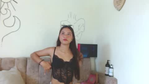 Snapshot of cinna__ chatting on 10/15/25, 04:18 cinna__ online show from 10/15/25, 04:18