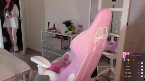 Snapshot of cinnabongirls chatting on 12/23/25, 03:26 Maddy online show from 12/23/25, 03:26