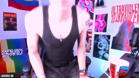 Snapshot of cinnamon_boyxxx chatting on 12/25/24, 05:16 David     Independent Model online show from 12/25/24, 05:16