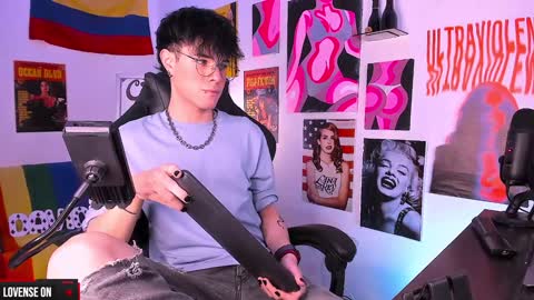 Snapshot of cinnamon_boyxxx chatting on 01/07/25, 02:53 David     Independent Model online show from 01/07/25, 02:53