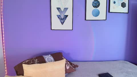 Snapshot of cinnamon_kyla chatting on 02/23/25, 12:27 cinnamon_kyla online show from 02/23/25, 12:27