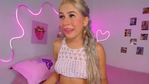 Snapshot of cinniaa_ chatting on 05/13/26, 03:42 cinniaa online show from 05/13/26, 03:42