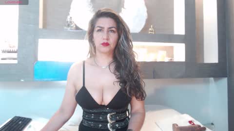 Snapshot of cinthya_mjs chatting on 01/22/25, 12:38 Cinthya online show from 01/22/25, 12:38