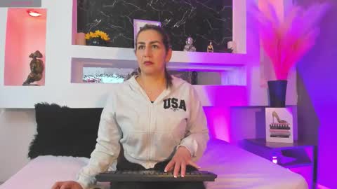 Cinthya  online show from 03/09/26, 12:09