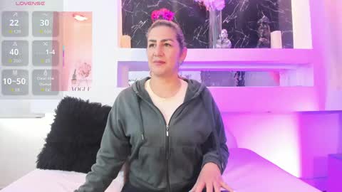 Cinthya  online show from 05/22/26, 12:00