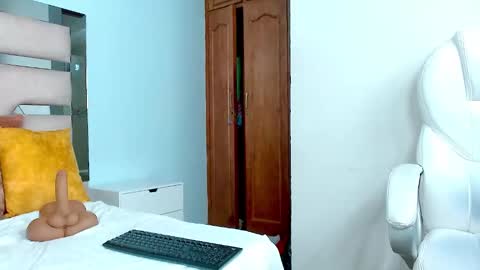 Cintia Hills online show from 01/17/25, 04:06