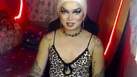 Snapshot of cj_parker69 chatting on 04/27/26, 09:35 QUEEN CESS online show from 04/27/26, 09:35