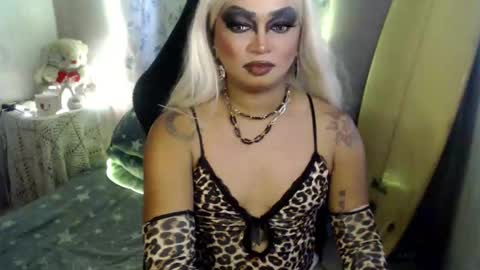 Snapshot of cj_parker69 chatting on 05/13/26, 12:30 QUEEN CESS online show from 05/13/26, 12:30